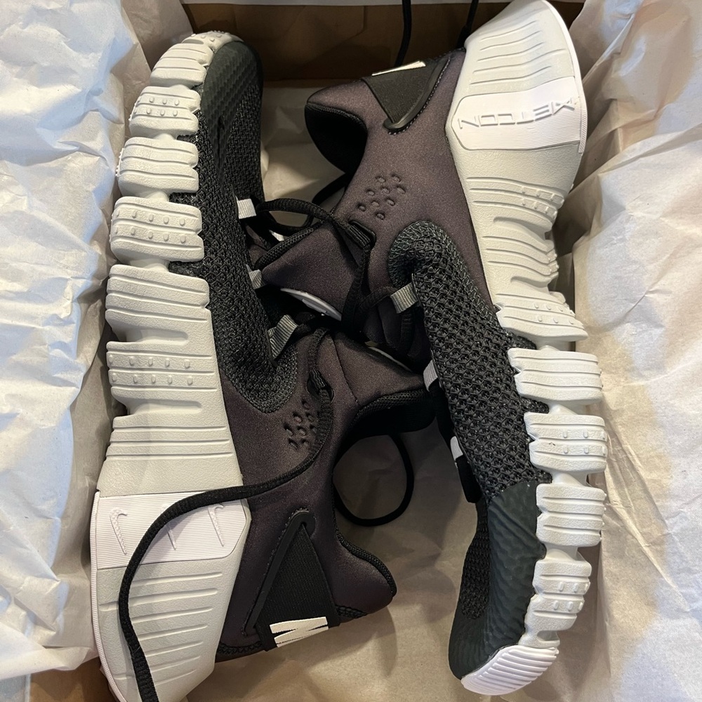 Metcon Free 4 AMP DK Smoke Grey/Black-Smoke Grey
